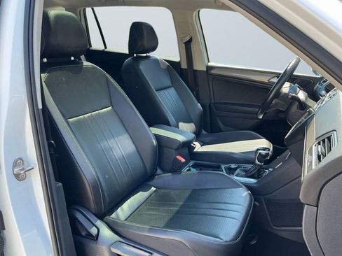 Used 2022 Volkswagen Tiguan SE w/ Panoramic Sunroof Package AWD/4WD image 16