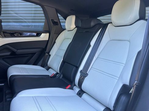 Certified 2026 Porsche Cayenne E-Hybrid AWD/4WD image 19