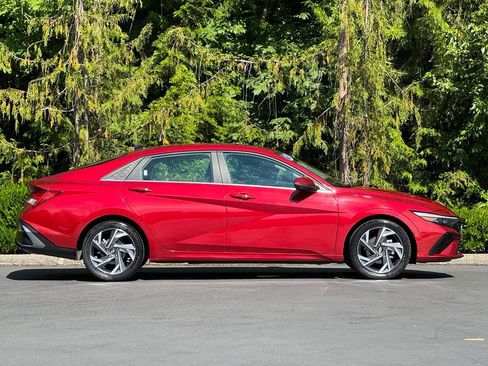 Used 2024 Hyundai Elantra Limited FWD image 34