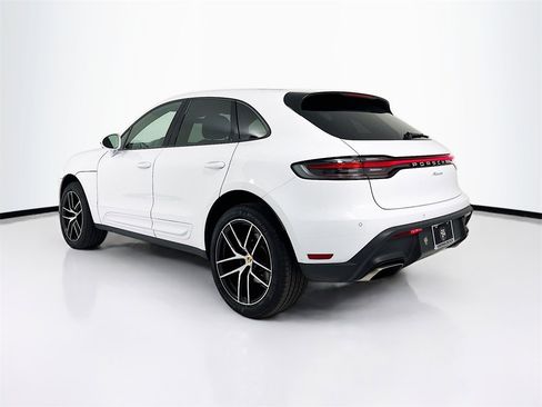 Certified 2025 Porsche Macan image 2