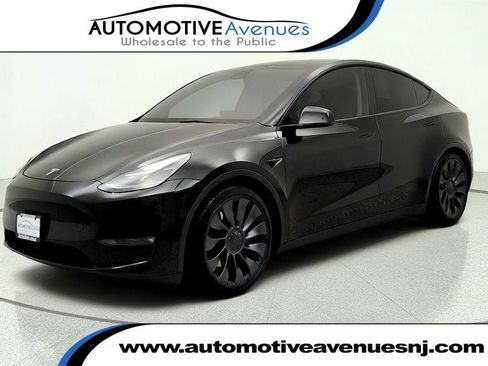 Used 2023 Tesla Model Y Long Range AWD/4WD image 1