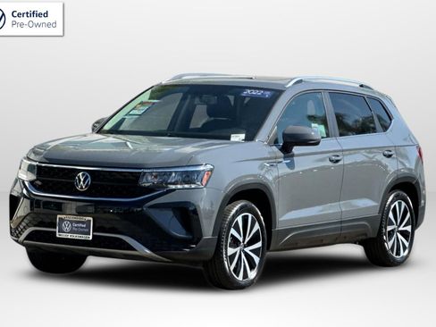 Certified 2022 Volkswagen Taos SE w/ Panoramic Sunroof Package image 1