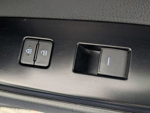 Used 2025 Toyota Camry SE w/ Convenience Package image 33