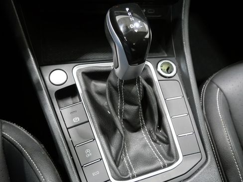 Used 2024 Volkswagen Jetta SE FWD image 21