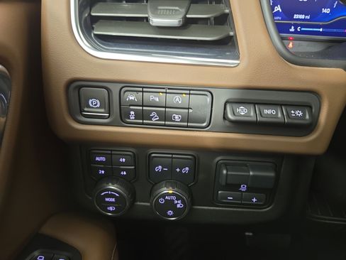 Certified 2023 Chevrolet Suburban High Country image 31