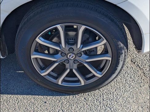 Used 2017 Volvo XC60 T6 Dynamic w/ Preferred Option Package image 21