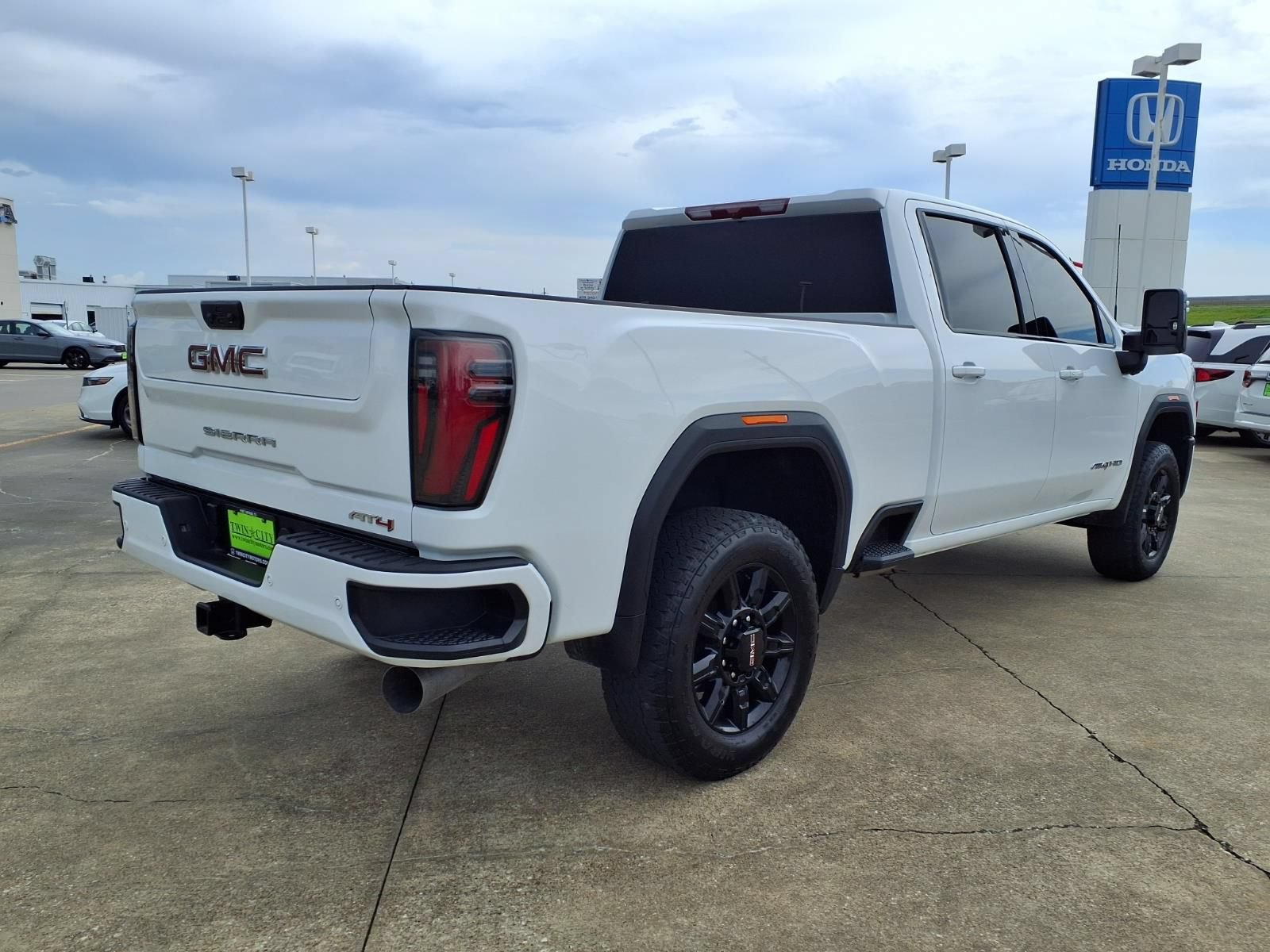 Used 2026 GMC Sierra 2500 AT4 AWD/4WD image 2