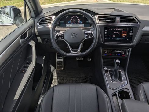 Used 2023 Volkswagen Tiguan SE R-Line FWD image 18