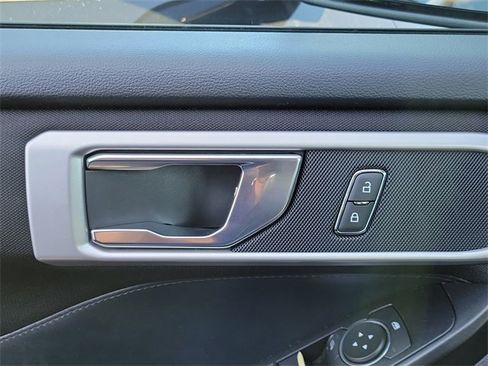 Used 2020 Ford Explorer XLT image 24