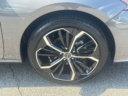 Used 2025 Nissan Altima 2.5 SR w/ SR Premium Package FWD image 12