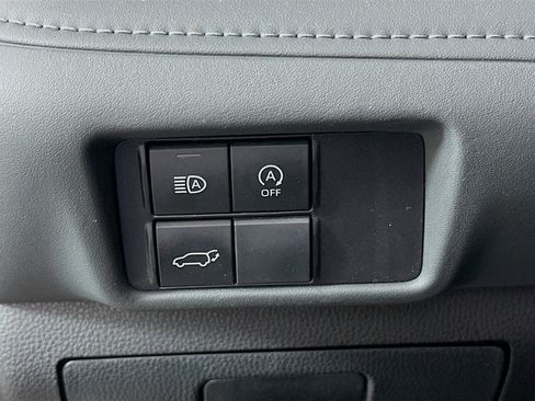 Used 2025 Toyota Highlander LE image 16