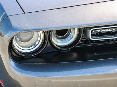Used 2019 Dodge Challenger SXT RWD image 4