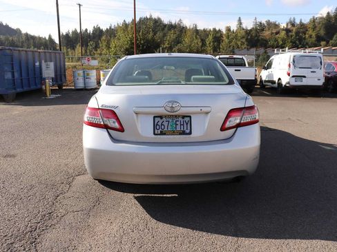 Used 2010 Toyota Camry FWD image 6