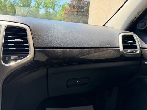 Used 2011 Jeep Grand Cherokee Laredo AWD/4WD image 19