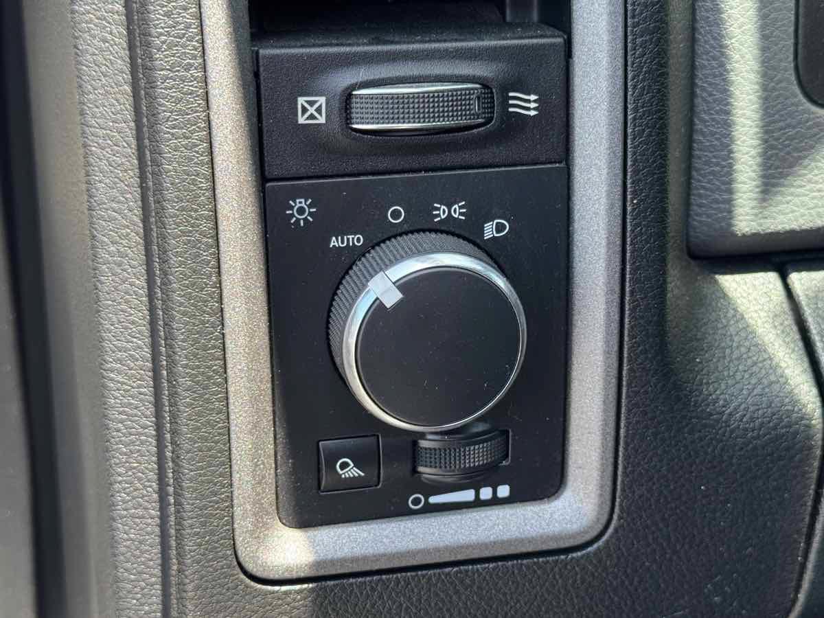 Used 2018 RAM 1500 Express RWD image 18