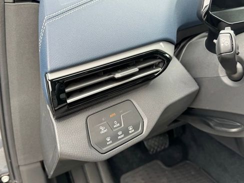 New 2025 Volkswagen ID.4 Pro S image 32