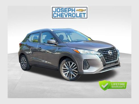 Used 2022 Nissan Kicks SV FWD image 1