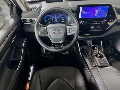 Certified 2024 Toyota Highlander Platinum AWD/4WD image 20