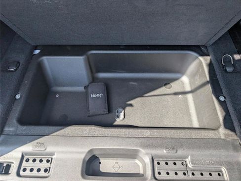 Used 2018 Jeep Wrangler Unlimited Sport S image 34