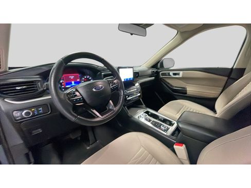 Used 2020 Ford Explorer XLT w/ Comfort Package AWD/4WD image 11