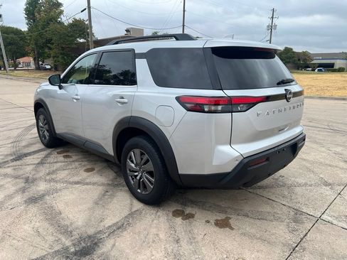 Used 2024 Nissan Pathfinder SV FWD image 11