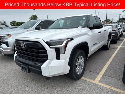 Used 2022 Toyota Tundra SR5 w/ SR5 Convenience Package RWD image 2