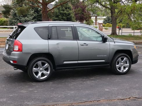Used 2012 Jeep Compass Limited w/ Sun/Sound Group AWD/4WD image 4