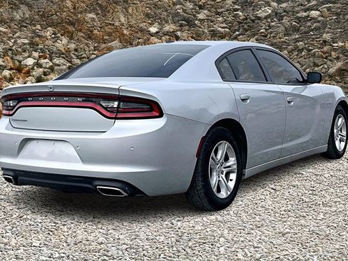 Used 2020 Dodge Charger SXT w/ Leather Interior Group image 2