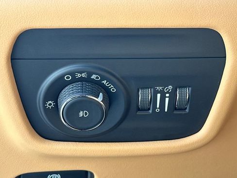 Used 2024 Jeep Grand Cherokee Summit AWD/4WD image 32
