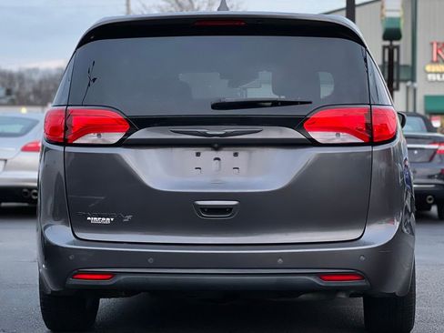 Used 2018 Chrysler Pacifica Touring Plus w/ S Appearance Package image 6