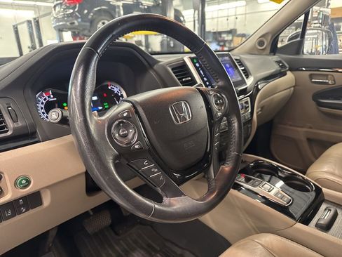 Used 2016 Honda Pilot Touring image 10
