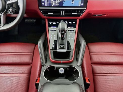 Certified 2023 Porsche Cayenne Coupe AWD/4WD image 16
