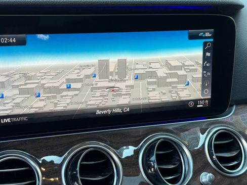 Used 2020 Mercedes-Benz E 350 Sedan image 17