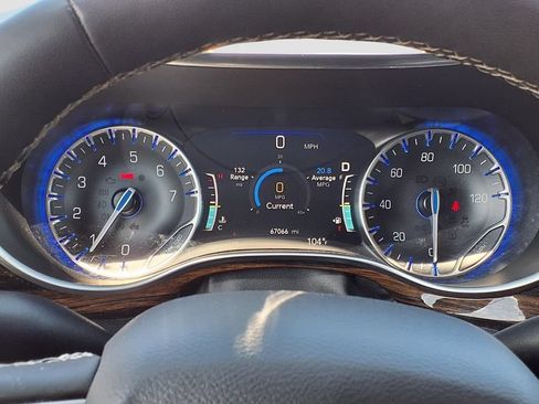 Used 2023 Chrysler Pacifica Limited FWD image 18