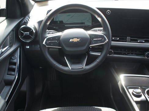 Used 2026 Chevrolet Equinox LT w/ LPO, Floor Liner Package FWD image 5