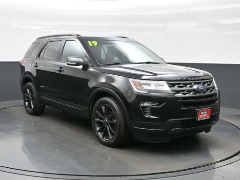 Used 2019 Ford Explorer XLT w/ Equipment Group 202A image 8