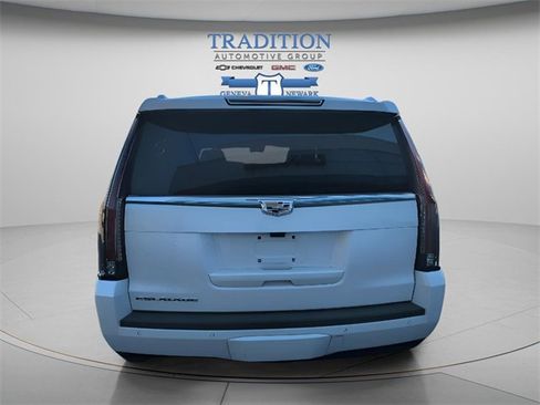 Used 2020 Cadillac Escalade Luxury image 4