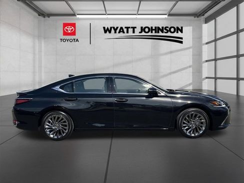 Used 2024 Lexus ES 300h Ultra Luxury w/ Accessory Package (Z2) FWD image 6