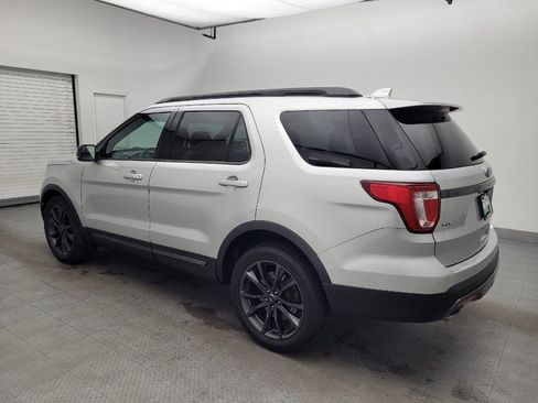 Used 2017 Ford Explorer XLT w/ Equipment Group 202A image 3