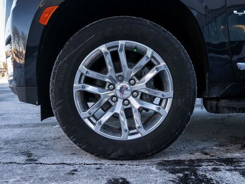 Used 2024 GMC Yukon SLT w/ SLT Premium Package image 7