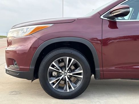 Used 2016 Toyota Highlander XLE FWD image 5