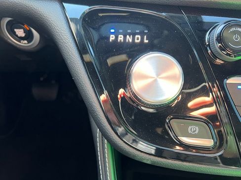 Used 2024 Chrysler Pacifica Limited w/ S Appearance Package image 28