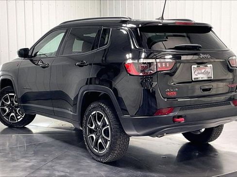 Used 2025 Jeep Compass Trailhawk w/ Sun & Sound Group AWD/4WD image 12