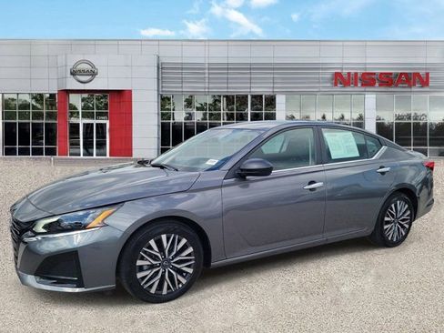 Certified 2025 Nissan Altima 2.5 SV FWD image 9
