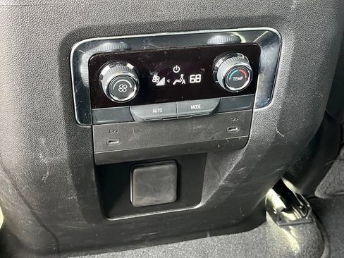 Used 2025 Chevrolet Suburban Z71 AWD/4WD image 25