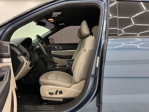 Used 2019 Ford Explorer XLT w/ Equipment Group 201A FWD image 14