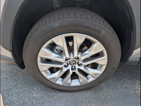 Used 2025 Toyota RAV4 XLE Premium AWD/4WD image 9