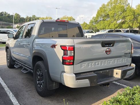 Used 2024 Nissan Frontier 4x4 Crew Cab image 6