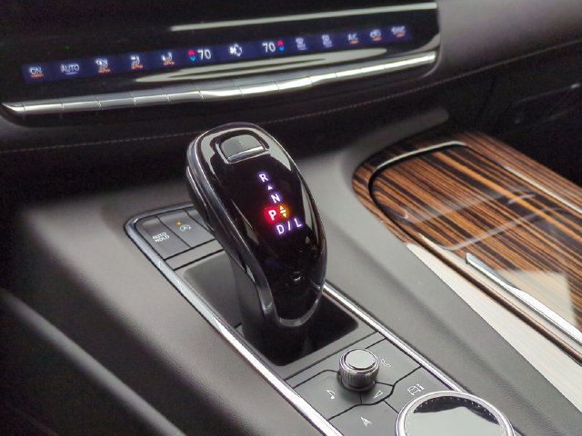 Used 2023 Cadillac Escalade ESV Premium Luxury AWD/4WD image 17