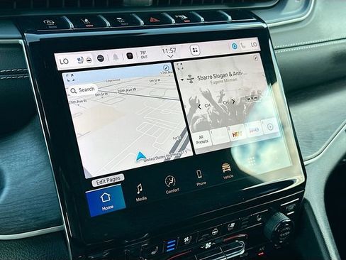 Used 2024 Jeep Grand Cherokee Limited w/ Luxury Tech Group II image 15